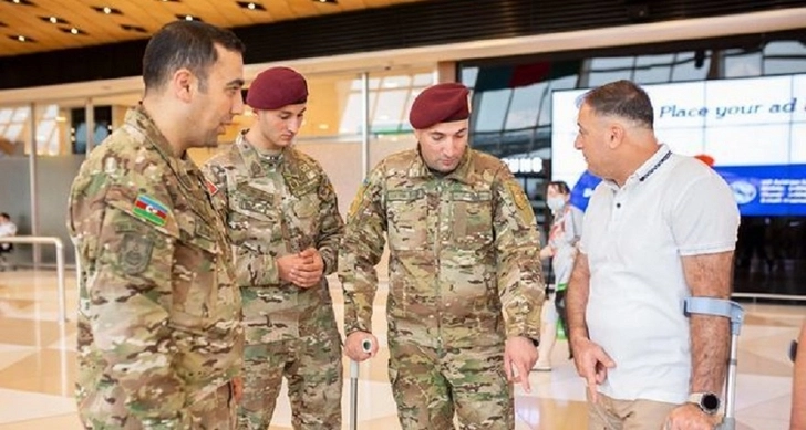 Еще восемь азербайджанских военнослужащих ветеранов отправлены на лечение в Турцию