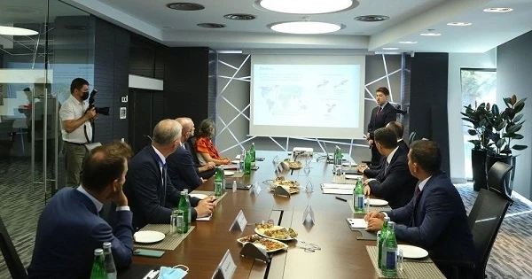 Президент Евросовета Шарль Мишель посетил Главный наземный центр управления спутниками «Азеркосмос» - ФОТО