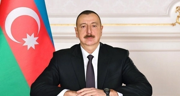 Президент Ильхам Алиев подарил квартиру народному артисту Али Нуру