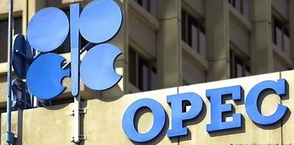 Министры стран ОПЕК+ начали переговоры по объемам добычи нефти и продлению сделки