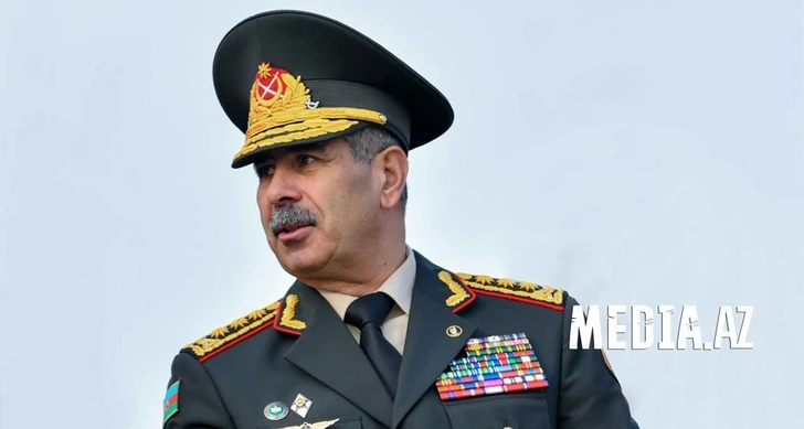 Трехцветный флаг Азербайджана гордо развевается на освобожденных территориях страны - министр обороны