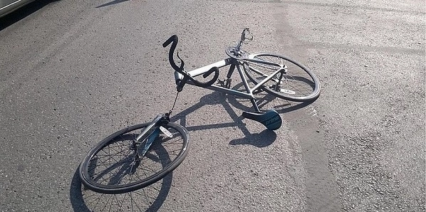В Билясуваре автомобиль сбил велосипедиста