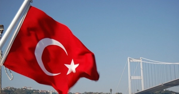 Власти Турции не исключили закрытия страны из-за распространения штамма «дельта»