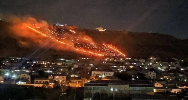 В Баку на склоне горы вспыхнул пожар - ВИДЕО/ОБНОВЛЕНО