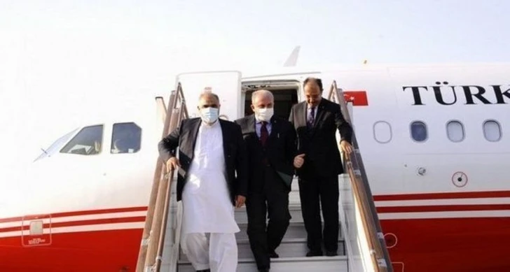 Председатели парламентов Турции и Пакистана прибыли в Азербайджан