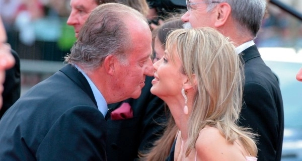 Бывшая любовница обвиняет экс-короля Испании в многолетней слежке