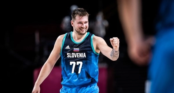 Токио-2020: Тренер сборной Словении прокомментировал фото баскетболистов с водкой и кальяном в Токио