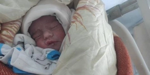Мать, бросившая младенца на Аллее шехидов: Мой муж не верит, что ребенок от него - ФОТО