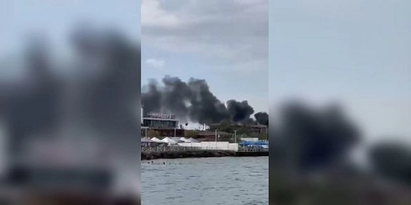 В Баку возле известного рыбного ресторана произошел пожар - ВИДЕО