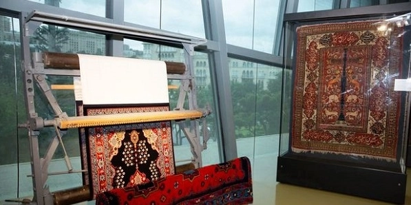 В Баку состоялась торжественная церемония срезки со станка карабахского ковра «Ханлыг» - ФОТО
