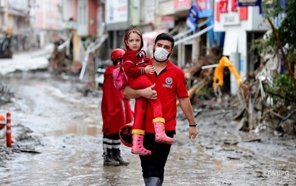 Число погибших в результате наводнений в Турции возросло до 44