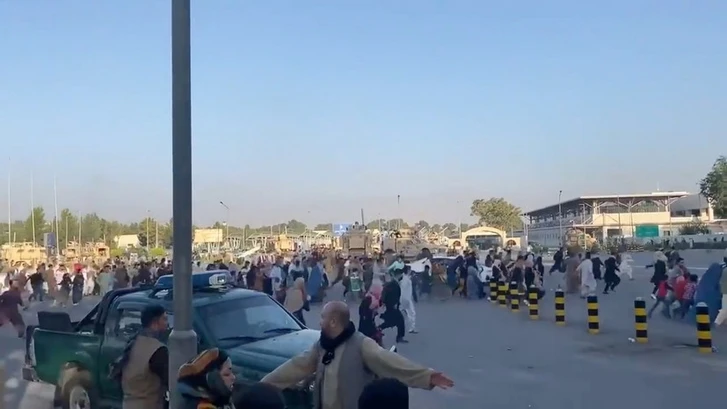 В аэропорту Кабула погибли семь человек - ОБНОВЛЕНО