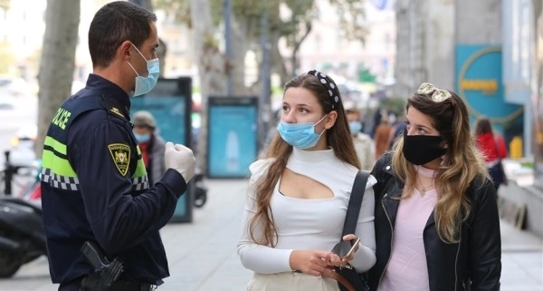 Ношение масок в Грузии становится обязательным и на открытом воздухе