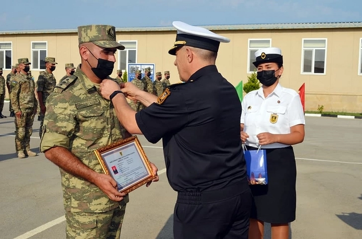 Министр обороны присутствовал на церемонии окончания базового курса коммандос – ФОТО/ВИДЕО
