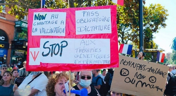 Во Франции в акции против санитарных пропусков приняли участие 160 тысяч человек - ВИДЕО