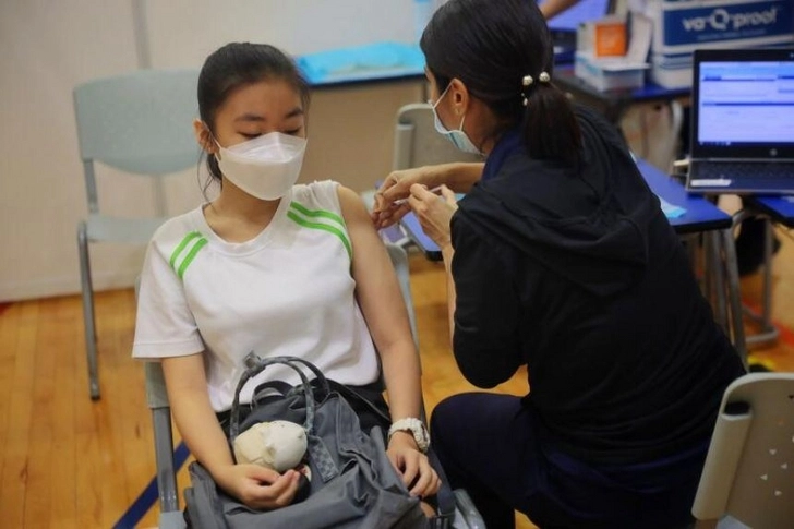 Минздрав Сингапура заявил о вакцинации 80% населения