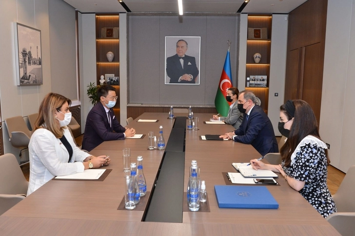 Джейхун Байрамов встретился с руководителем представительства British Council в Азербайджане