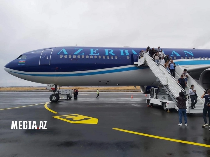 В аэропорту Физули приземлился первый пассажирский самолет- ФОТОРЕПОРТАЖ MEDİA.AZ
