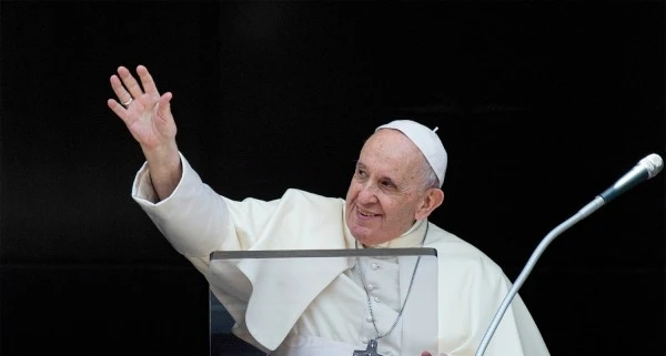 Папа Римский отправил итальянским заключенным 15 тысяч порций мороженого