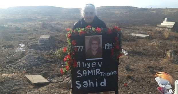 Мать 16-летнего шехида посетила могилу сына в Джебраиле - ФОТО/ВИДЕО