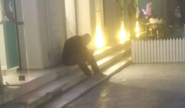 В Минтруда прокомментировали ситуацию с ночующим на улице сыном народных артистов