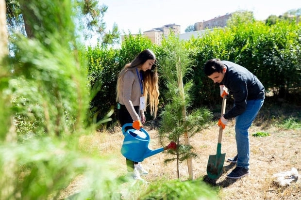 Дети шехидов посадили деревья в Шуше - ФОТО