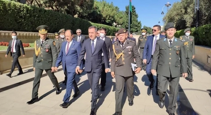 Замминистра национальной обороны Турции посетил Аллею Шехидов - ФОТО