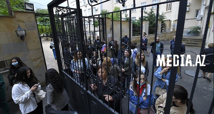 В БГУ прокомментировали скопление студентов перед зданием заведения