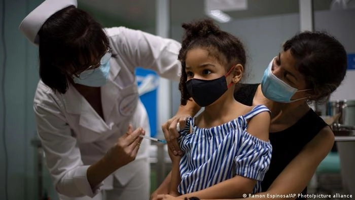 Индия начнет испытания вакцины от ковида на детях от двух до шести лет