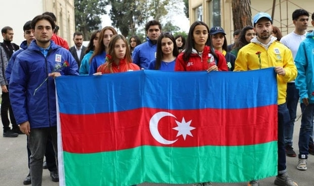 Волонтеры Азербайджана почтили память жертв армянского террора в Гяндже - ФОТО