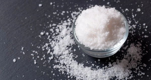 Врач назвала главные признаки дефицита соли в организме
