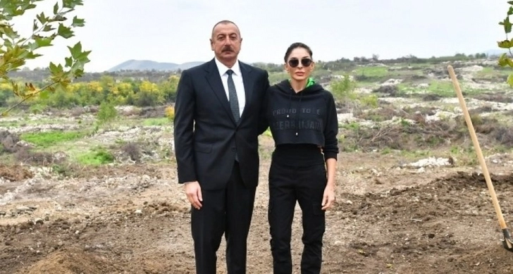 Ильхам Алиев и Мехрибан Алиева совершили поездку в Зангиланский район