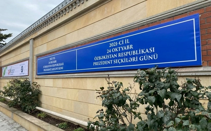 В посольстве Узбекистана в Баку проходит голосование в связи с президентскими выборами