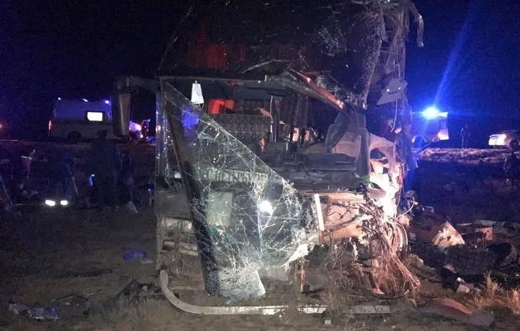 В России погибли шесть человек в результате столкновения автобуса с «Камазом» - ФОТО