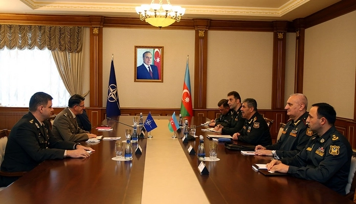 Министр обороны Закир Гасанов встретился с представителем НАТО - ФОТО