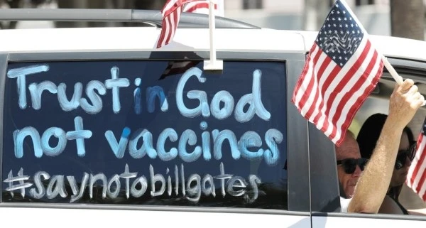 AP: Facebook медлил в борьбе с дезинформацией о вакцинах от коронавируса