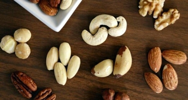 Диетолог рассказал, как нужно употреблять орехи