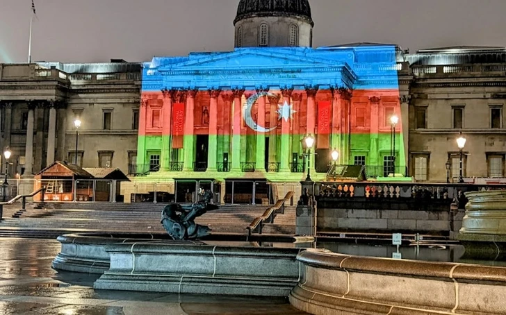 В Лондоне ряд зданий были освещены цветами азербайджанского флага - ФОТО
