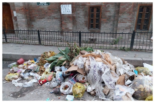 В Агдаше территорию вокруг мечети превратили в мусорную свалку