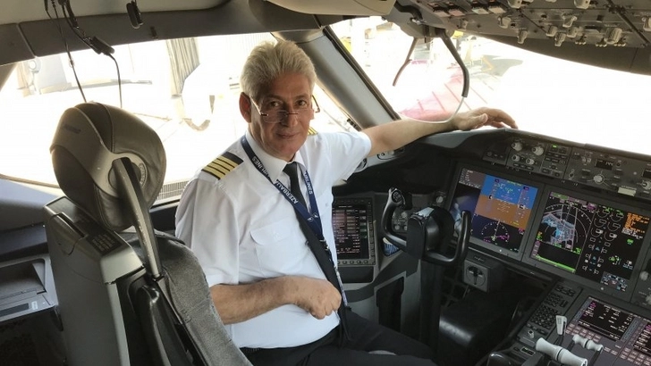 Пилоты знают, как избежать опасности для самолета во время сильного ветра - пилот-инструктор AZAL