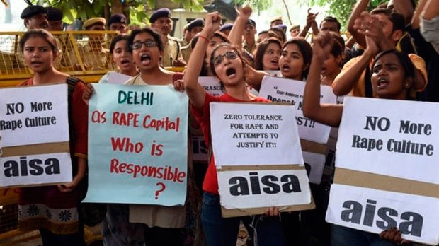 Смертная казнь за изнасилование девочек в Индии