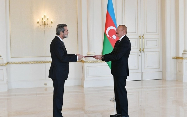 Ильхам Алиев принял верительные грамоты новоназначенного посла Португалии - ФОТО