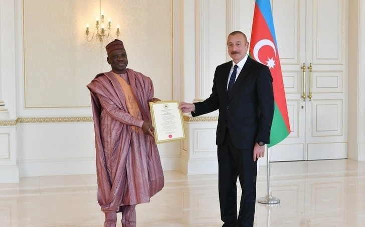 Президент Ильхам Алиев принял верительные грамоты новоназначенного посла Нигерии - ФОТО/ОБНОВЛЕНО