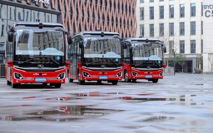 В Китае запустили пробную эксплуатацию беспилотных автобусов - ВИДЕО