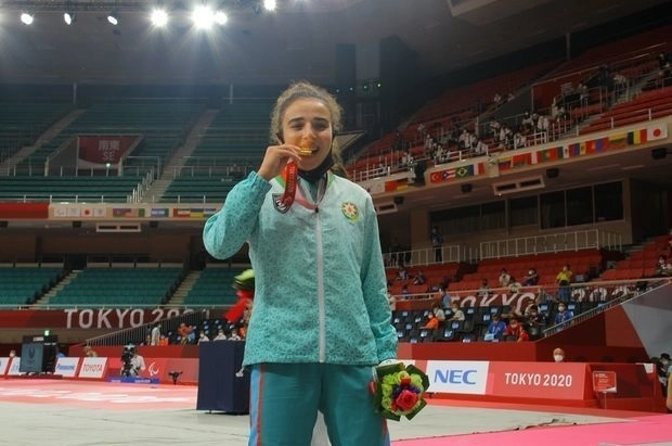 Азербайджанская паралимпийская чемпионка по дзюдо поделилась детскими фотографиями - ФОТО