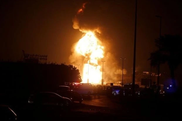 На юго-западе Тегерана в результате взрыва загорелся газопровод - ВИДЕО