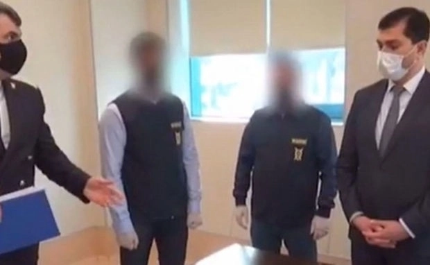 Прокурор потребовал условное наказание для бывшего сотрудника Yeni Klinika