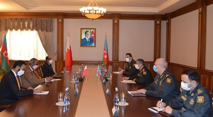 Министр обороны Азербайджана встретился с главнокомандующим Силами обороны Бахрейна - ФОТО