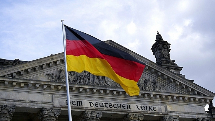 Германия объявила двух российских дипломатов персонами нон грата