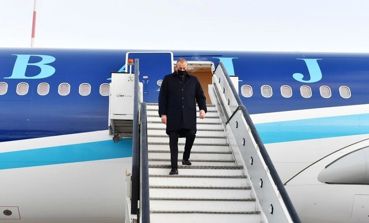 Президент Азербайджана Ильхам Алиев прибыл с визитом в Санкт-Петербург - ФОТО